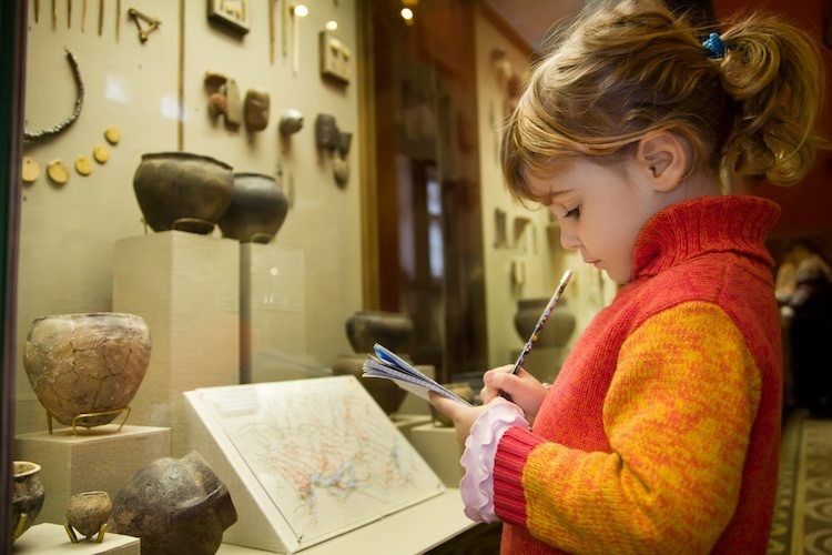 manfaat mengajak anak berlibur ke museum