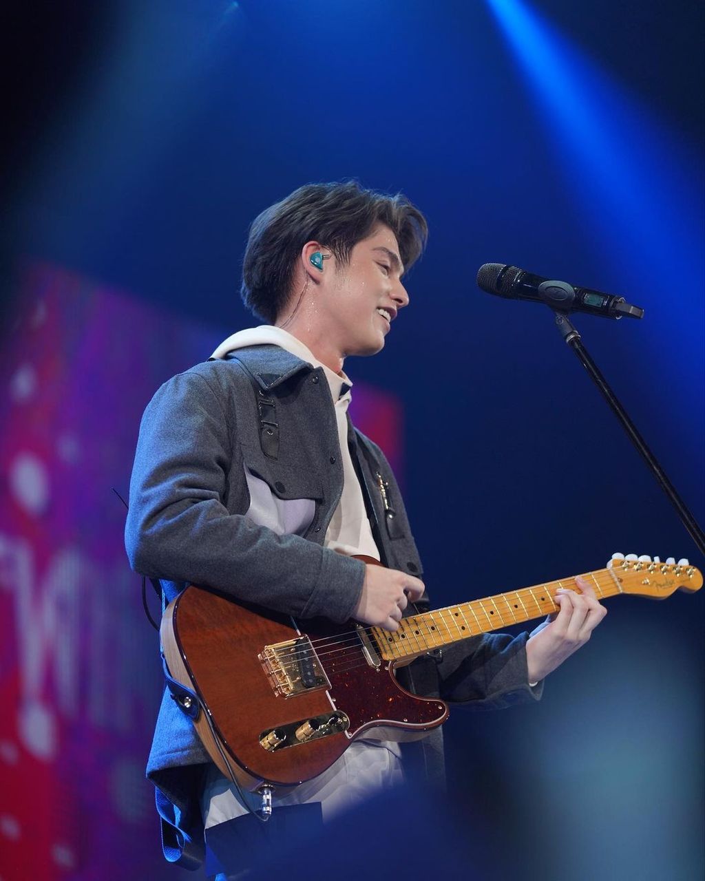 Bright main gitar
