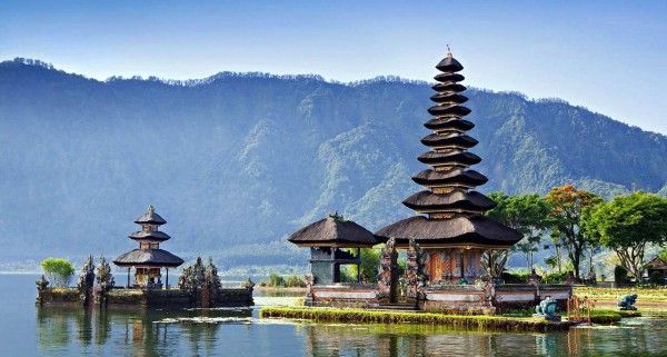 Kemerdekaan Indonesia - Bali merupakan pualu paling terpopuler di Indonesia.