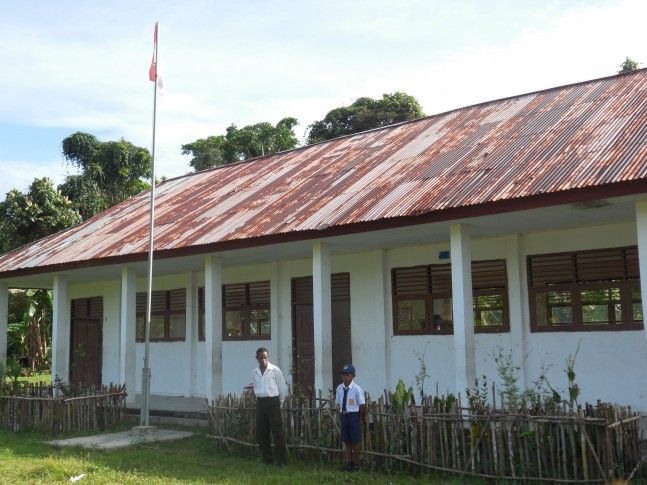 suka duka - Salah satu lokasi SMP negeri di Kampung Kais, Sorong Selatan (sumber: dok. pribadi)