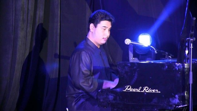 orang hebat - Maestro pianis asal Indonesia di Chicago. 