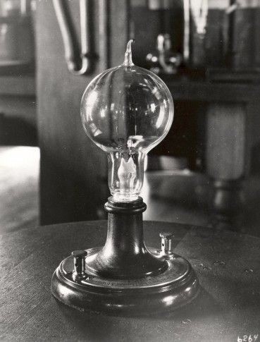 kilas balik - Lampu pijar yang diproduksi Edison