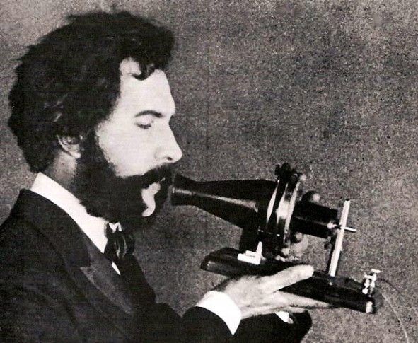kilas balik - Telepon generasi pertama dari Alexander Graham Bel