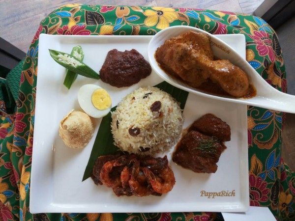 Kuliner Malaysia dengan rendang. (Sumber: lifestyle.okezone.com)