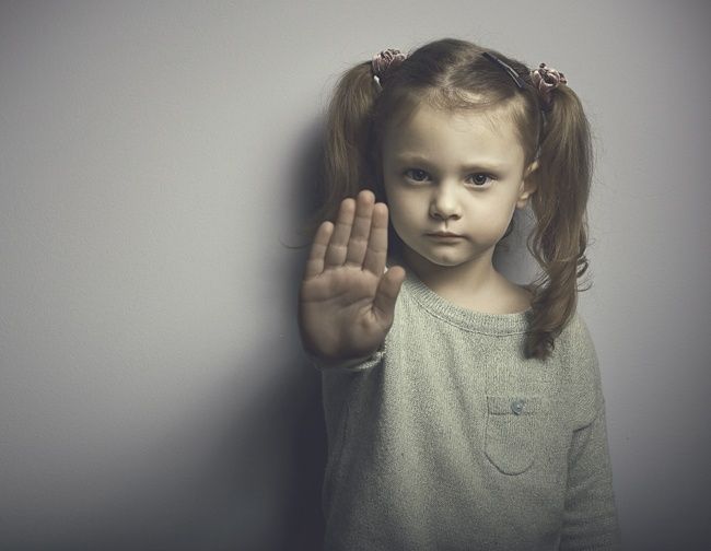 Mengajarkan anak berani menolak. (Sumber: mamablog.teach-through-love.com)