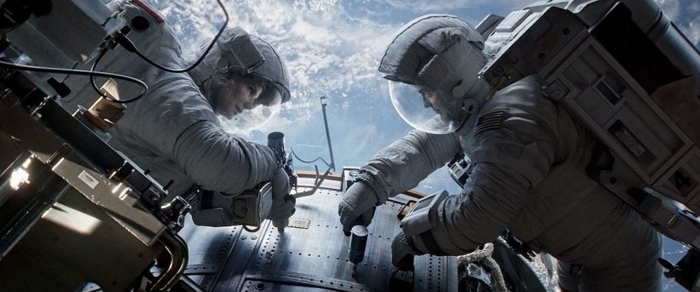 luar angkasa - Ryan dan Matt dalam cuplikan film Gravity