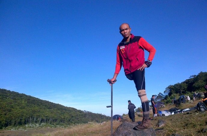 orang hebat - Pendaki dan atlet panjat tebing Indonesia.