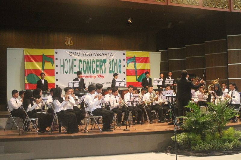 SMK - Penampilan orkestra SMK N 2 Kasihan