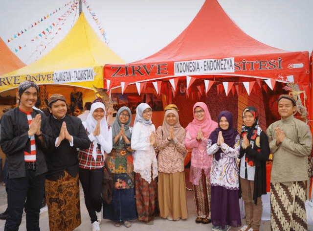 Kegiatan pelajar Indonesia dengan Budaya Indonesia