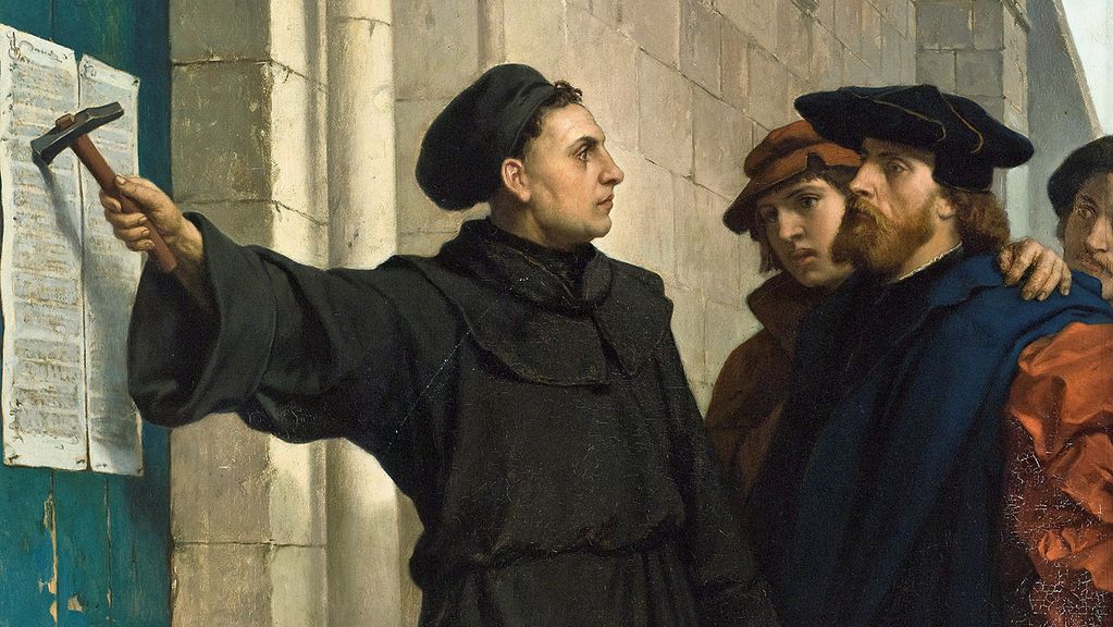 Martin Luther memaku 95 dalil kritiknya pada dinding gereja