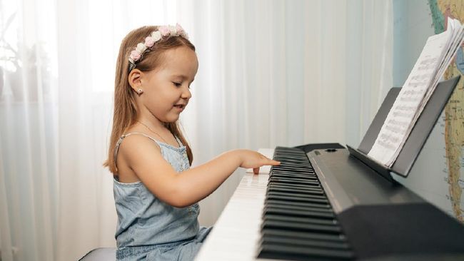 Manfaat Mengajarkan Anak Alat Musik