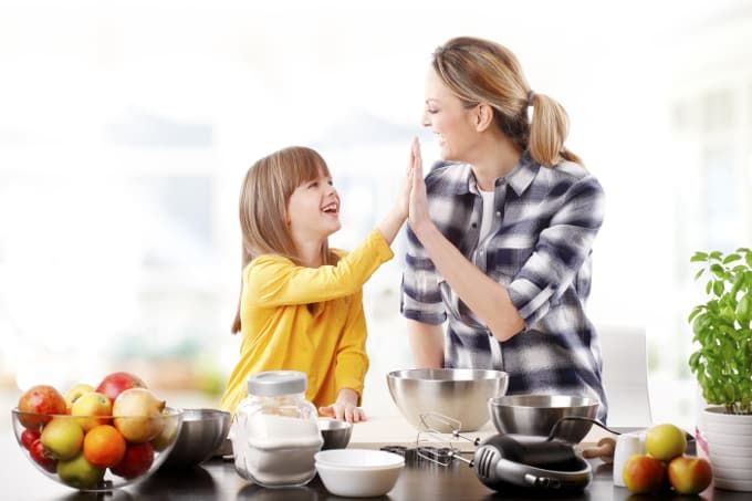 5 cara menerapkan positive parenting- Mengenali perkembangan anak