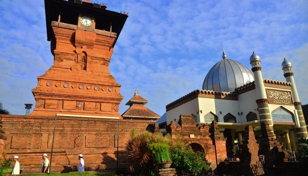 bagunan masjid kudus