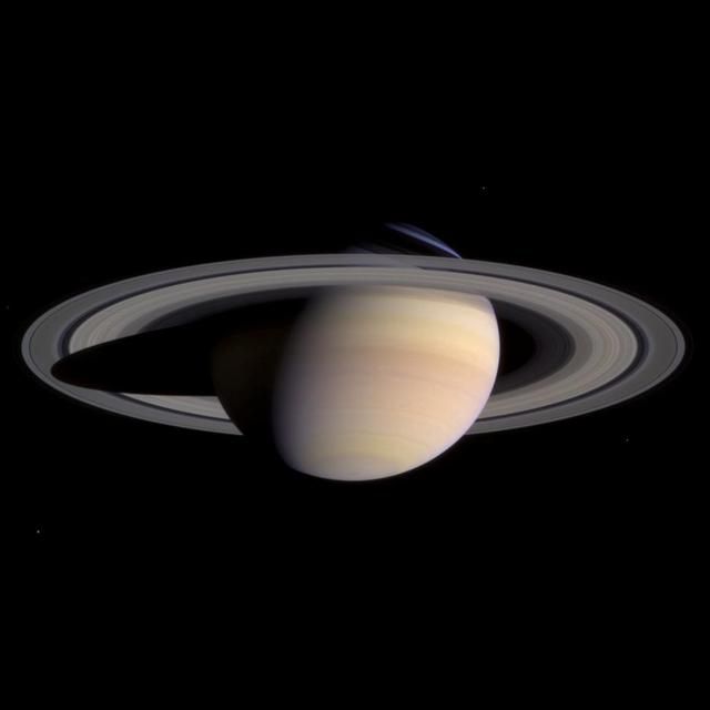ciri-ciri planet Saturnus