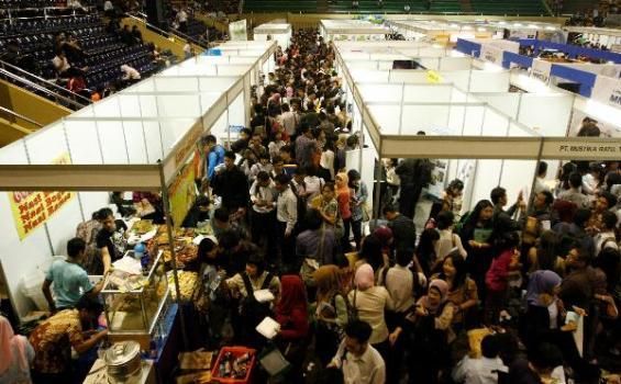 mencari lowongan pekerjaan