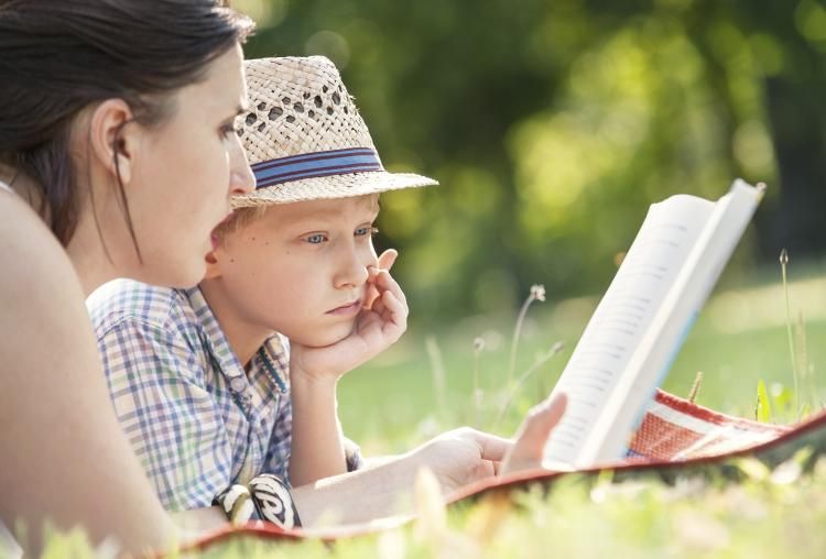 menumbuhkan minat baca anak