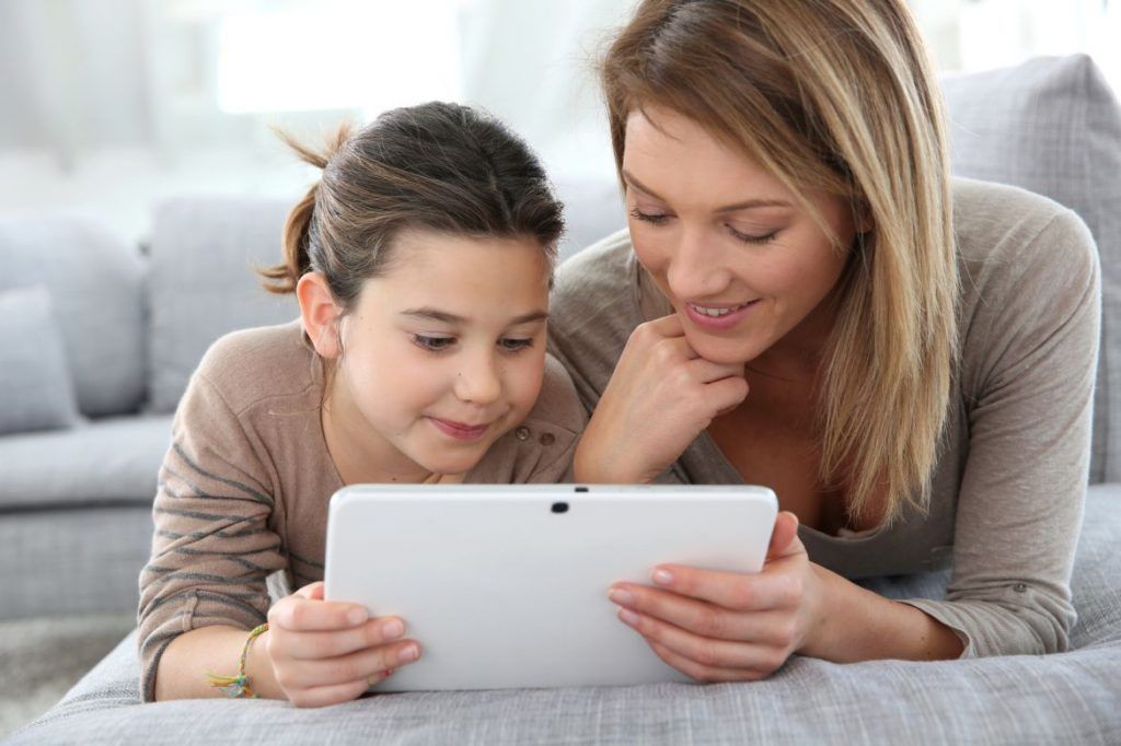 parent-and-child-looking-at-ipad-1024x682